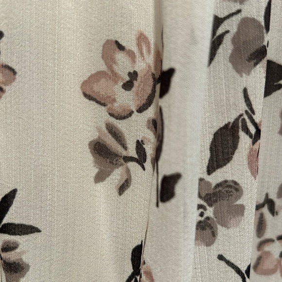 Beautiful HOLLISTER Dress - Picture 5 of 14